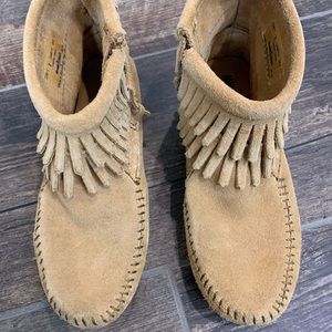 Girls Minnetonka Tan Moccasin Booties Size 2